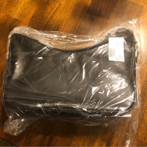 NWT $395 MARC JACOBS Tempo Baguette Shoulder Bag in Black! - Picture 6 of 9